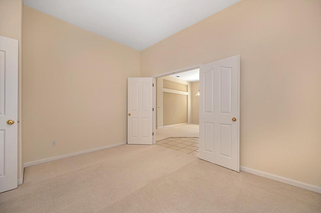 433 Ellis Circle