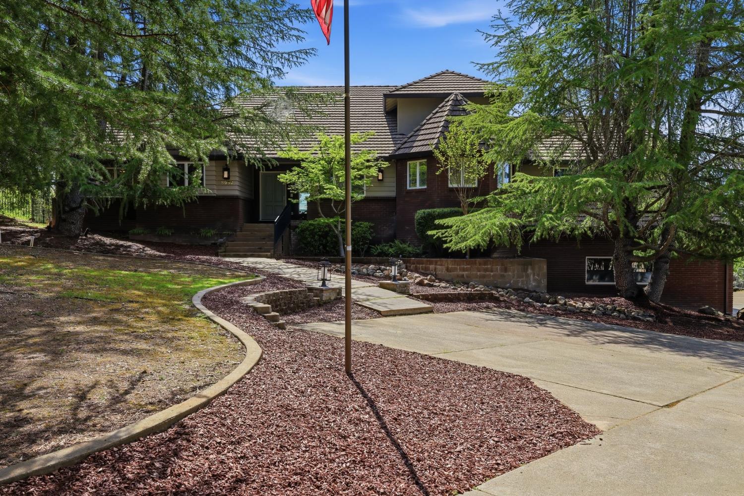 8992 Bronson Drive