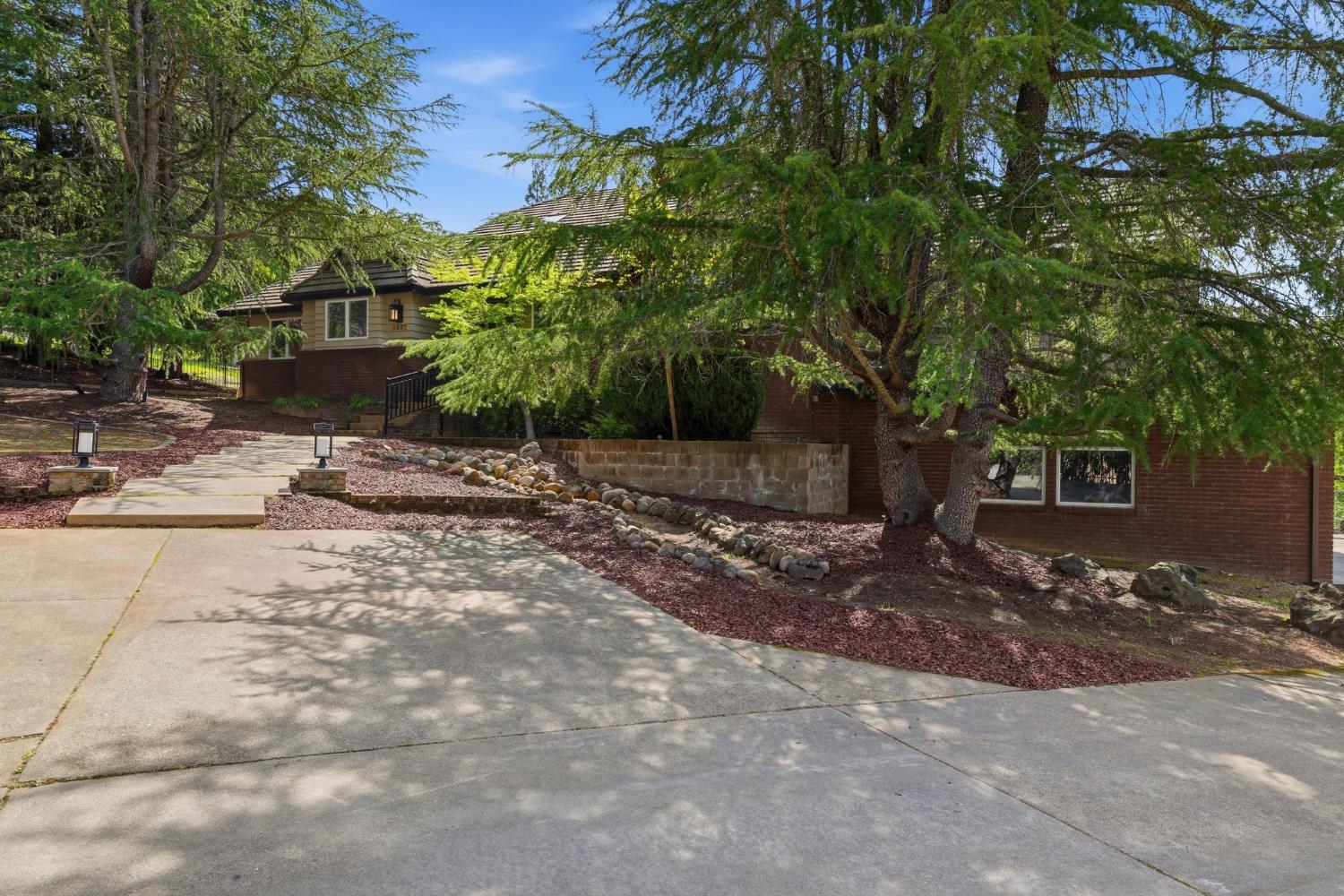 8992 Bronson Drive