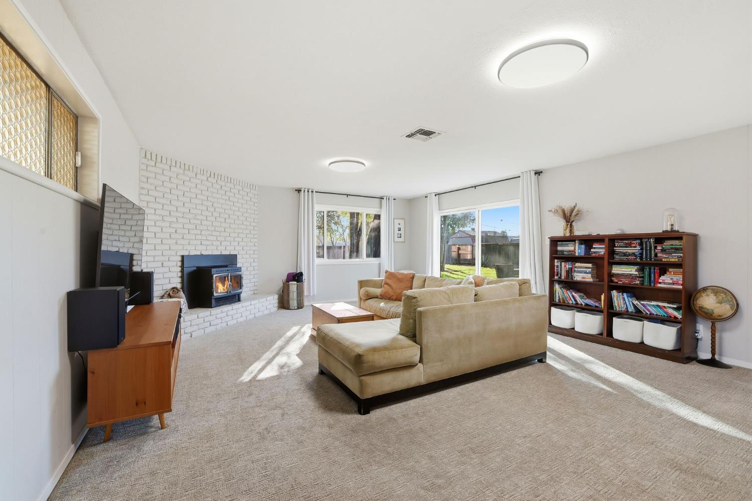 4604 Oxbow Drive