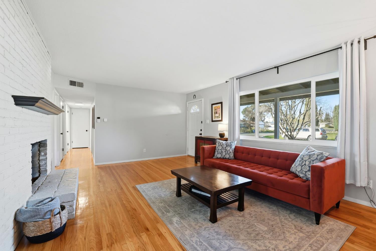 4604 Oxbow Drive