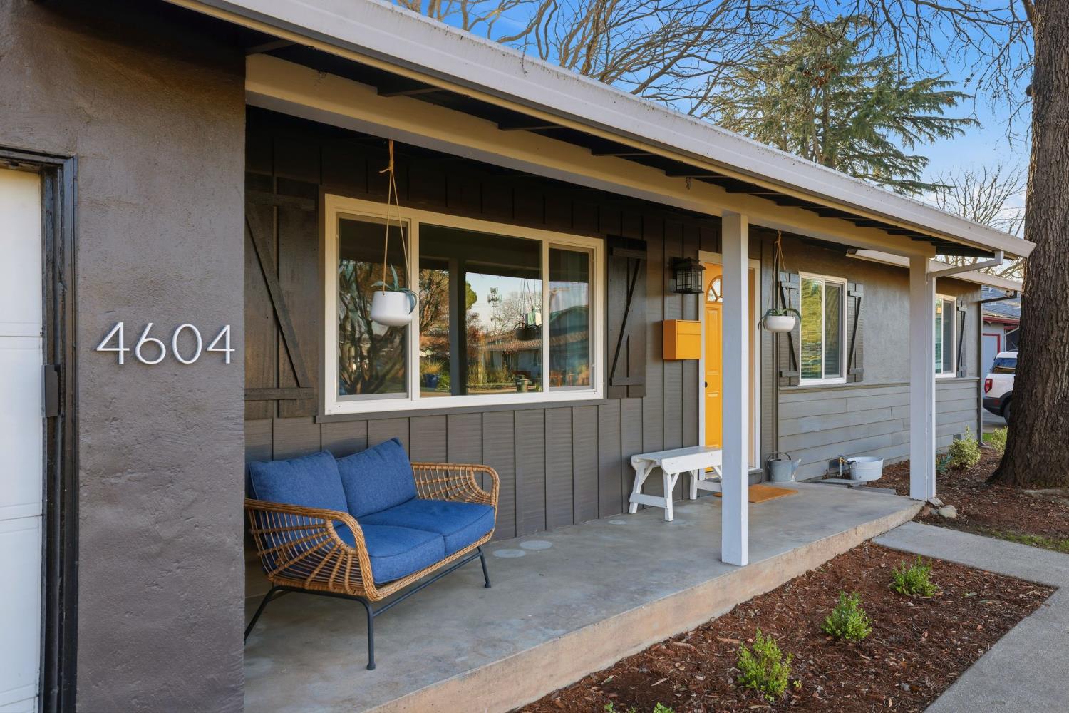 4604 Oxbow Drive