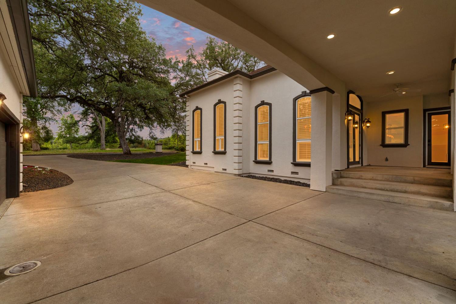 2420 Loch Way