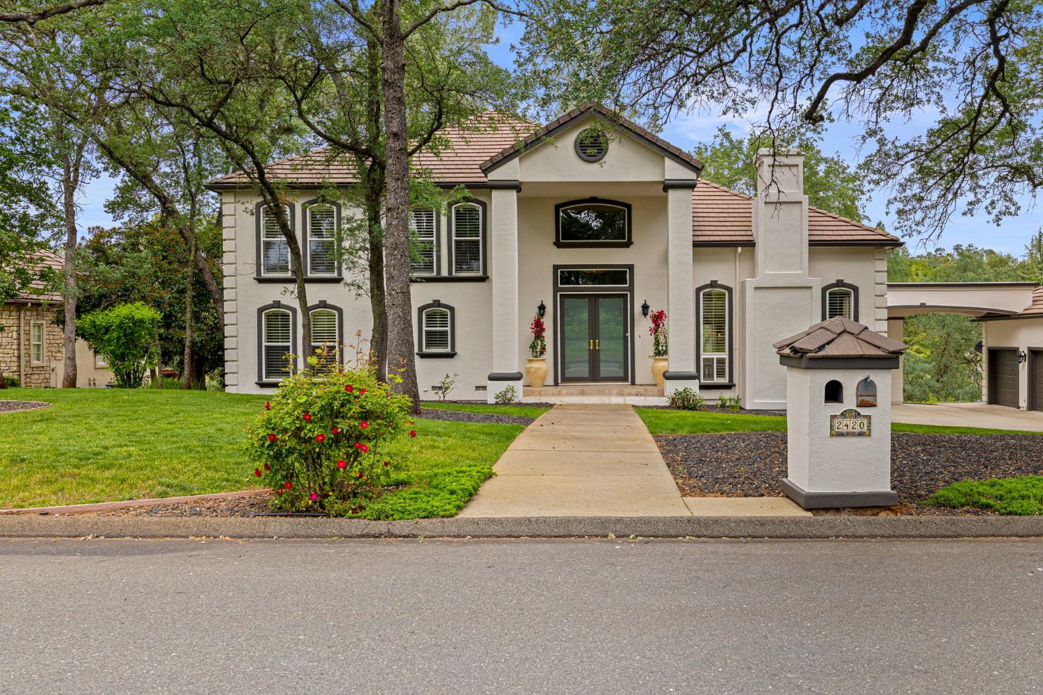 2420 Loch Way