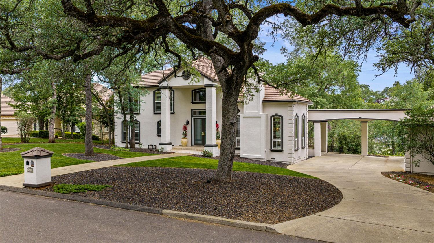 2420 Loch Way