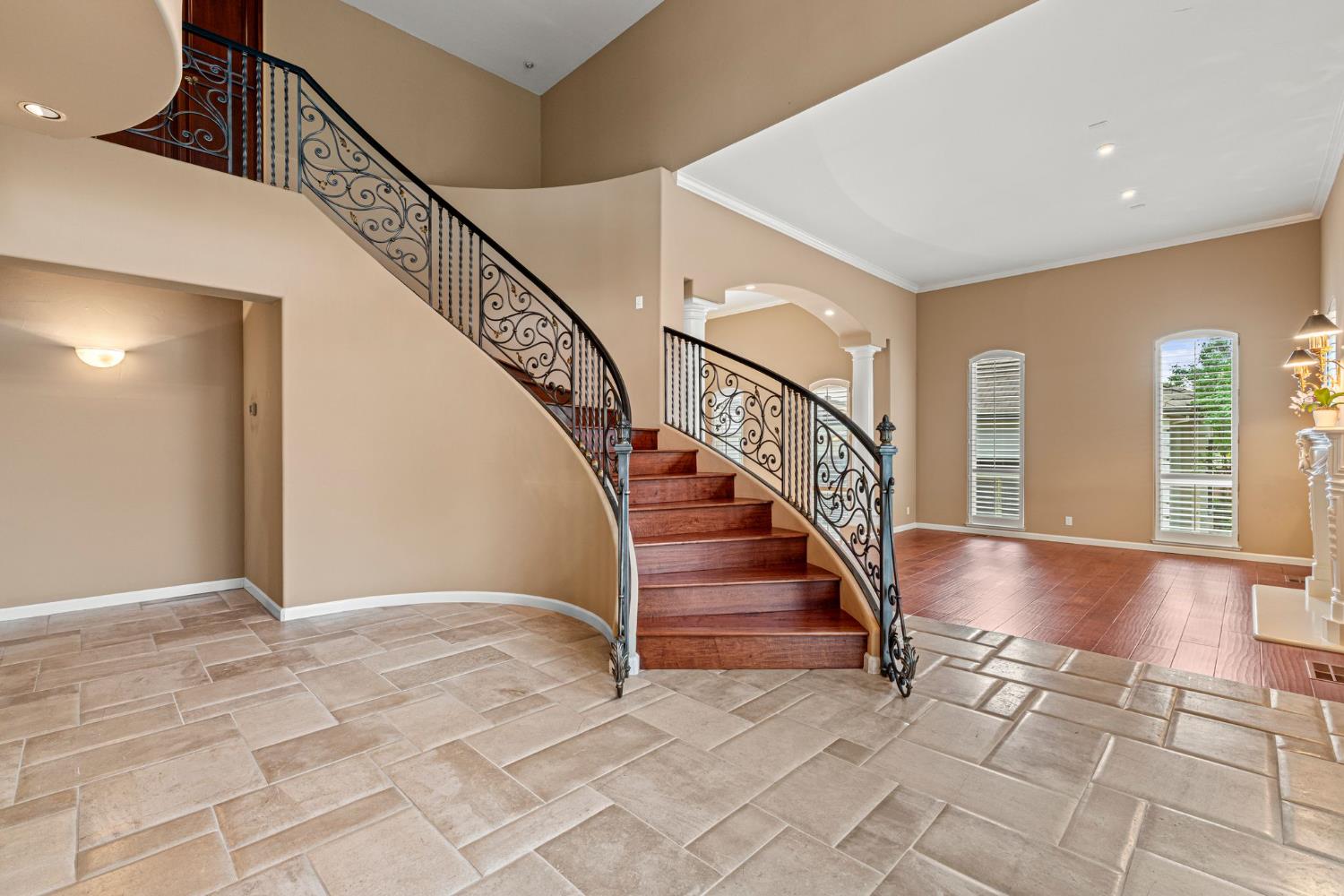 2420 Loch Way