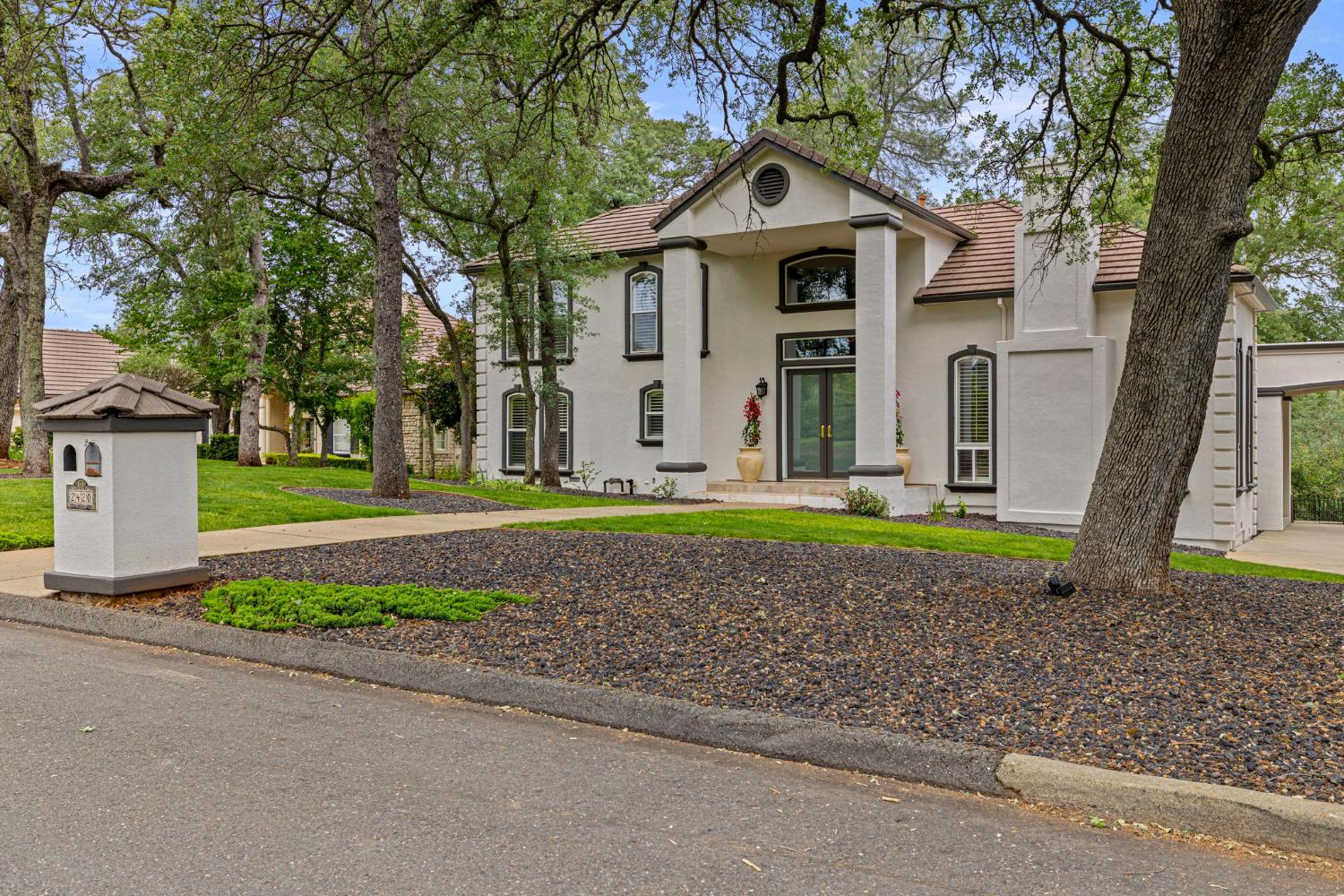 2420 Loch Way