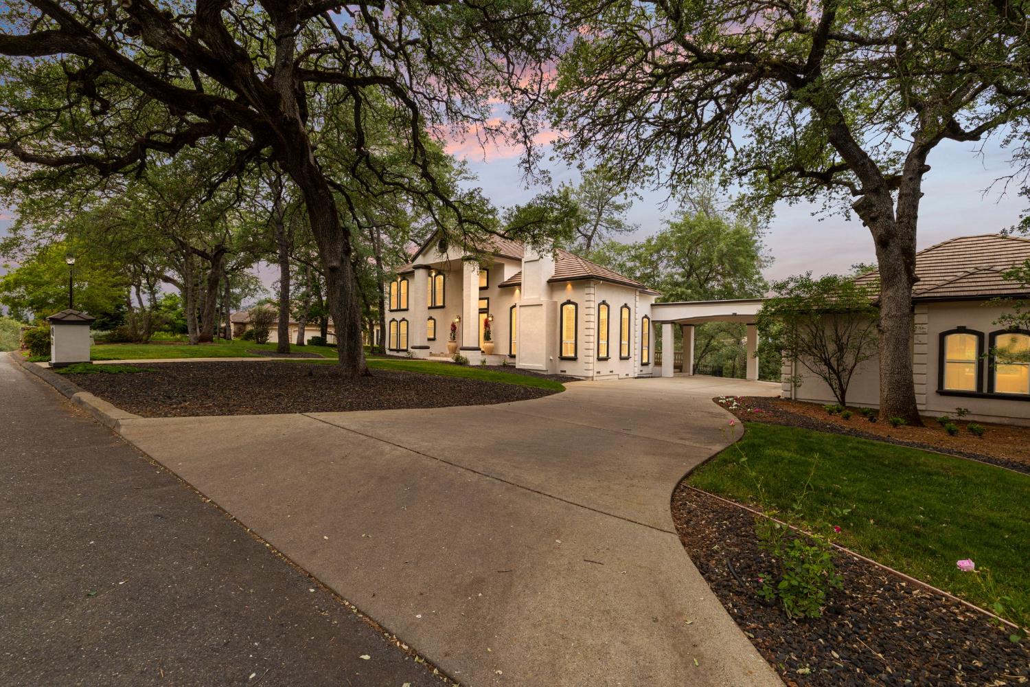 2420 Loch Way