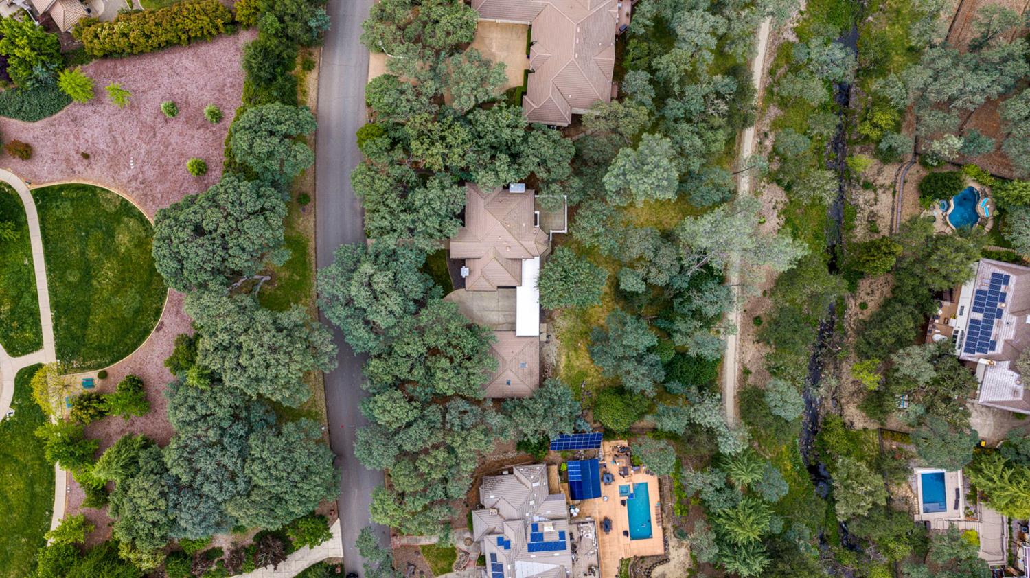 2420 Loch Way
