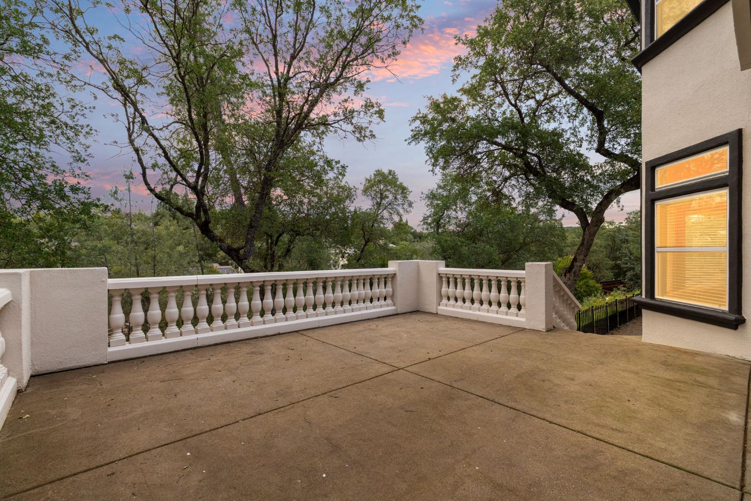 2420 Loch Way