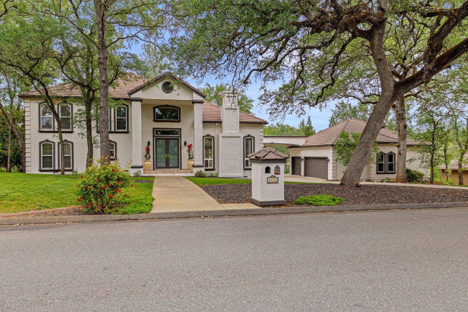 2420 Loch Way