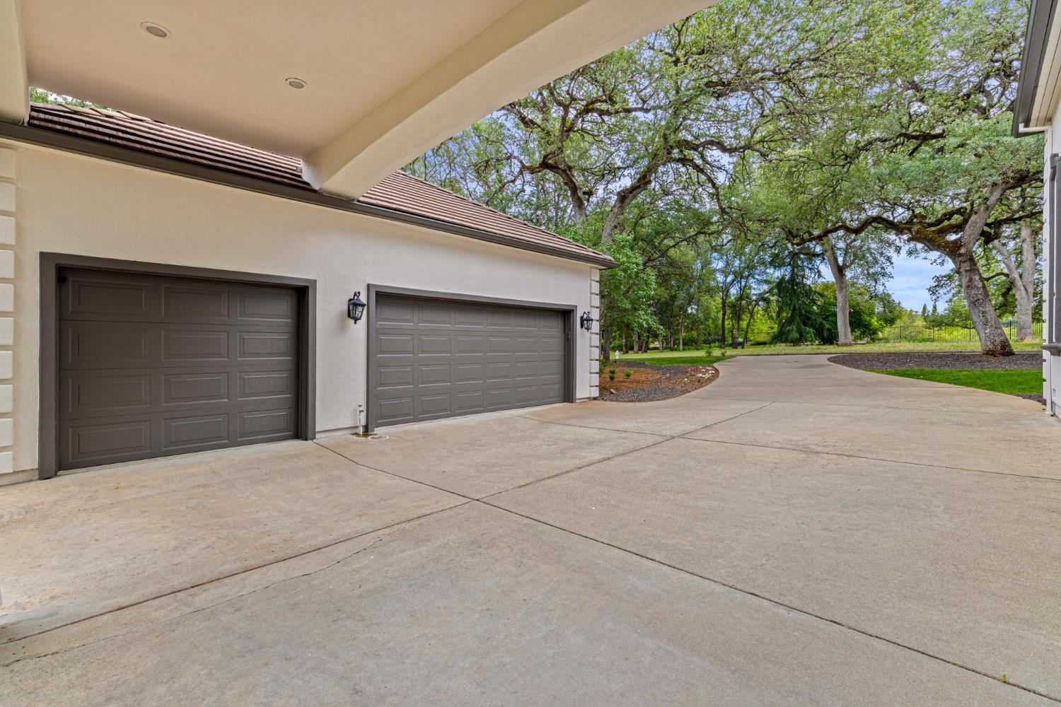 2420 Loch Way