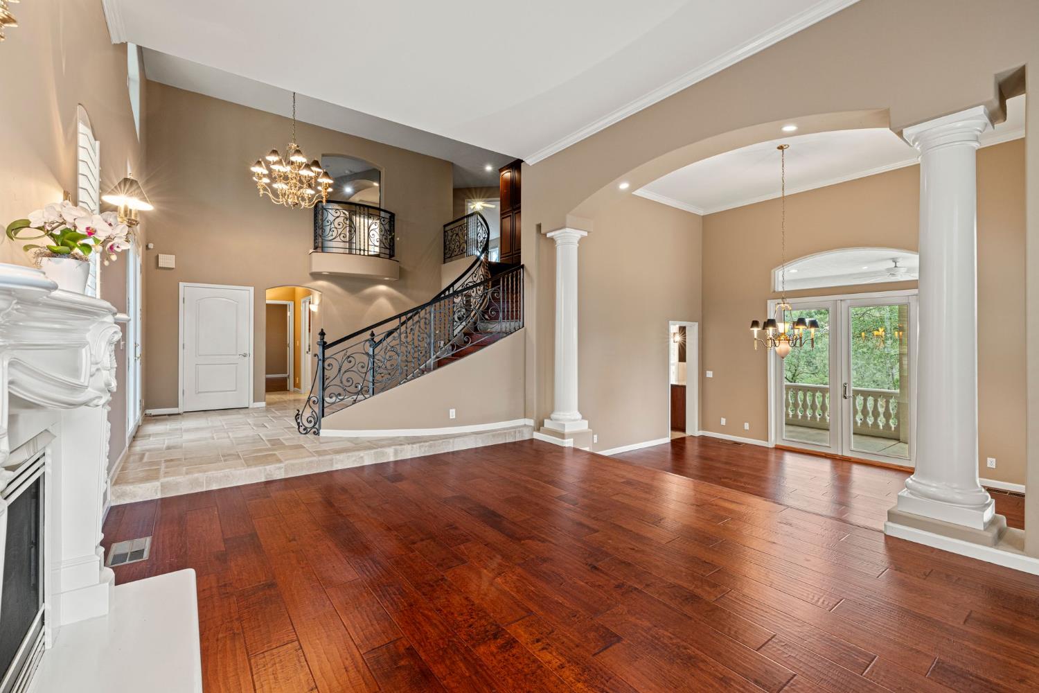 2420 Loch Way