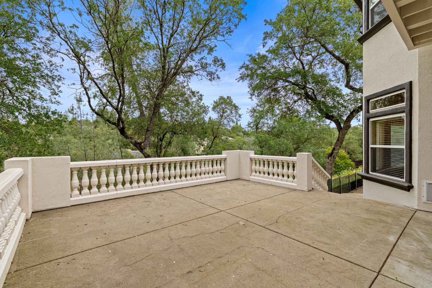 2420 Loch Way