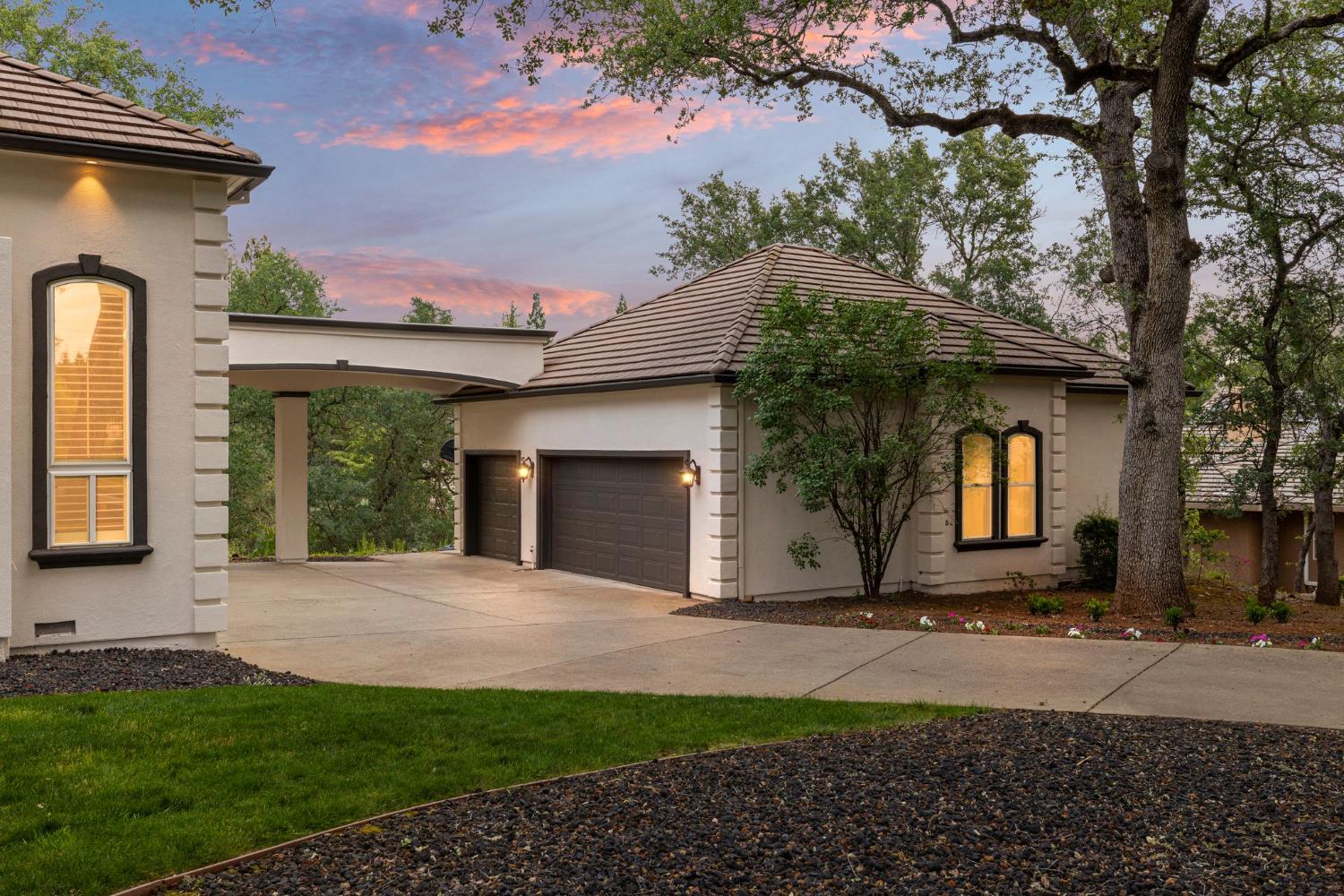 2420 Loch Way