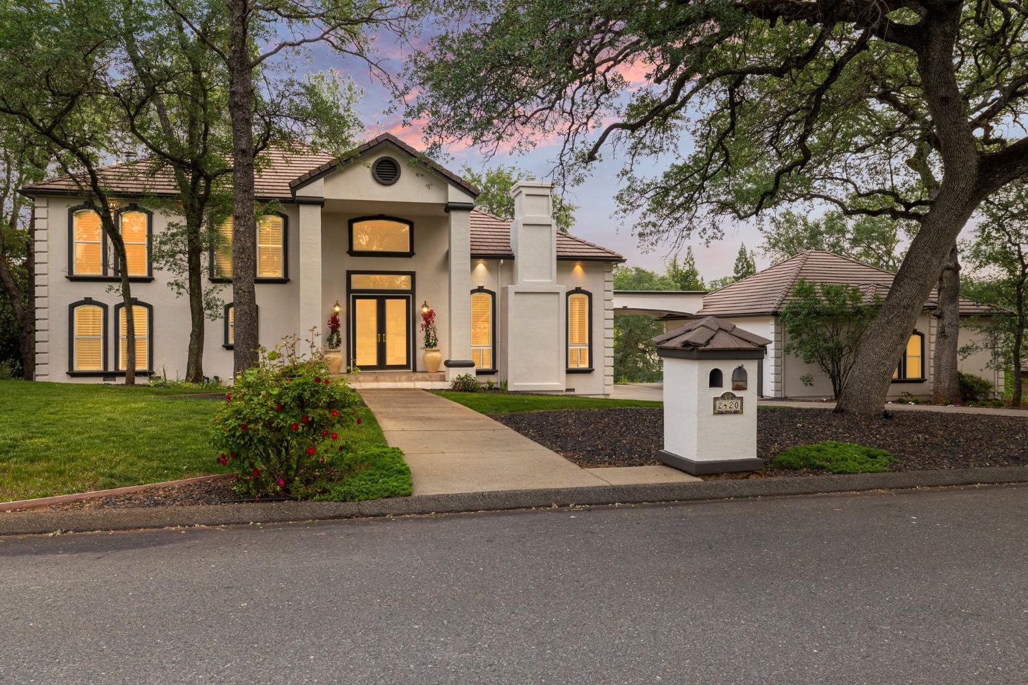 2420 Loch Way