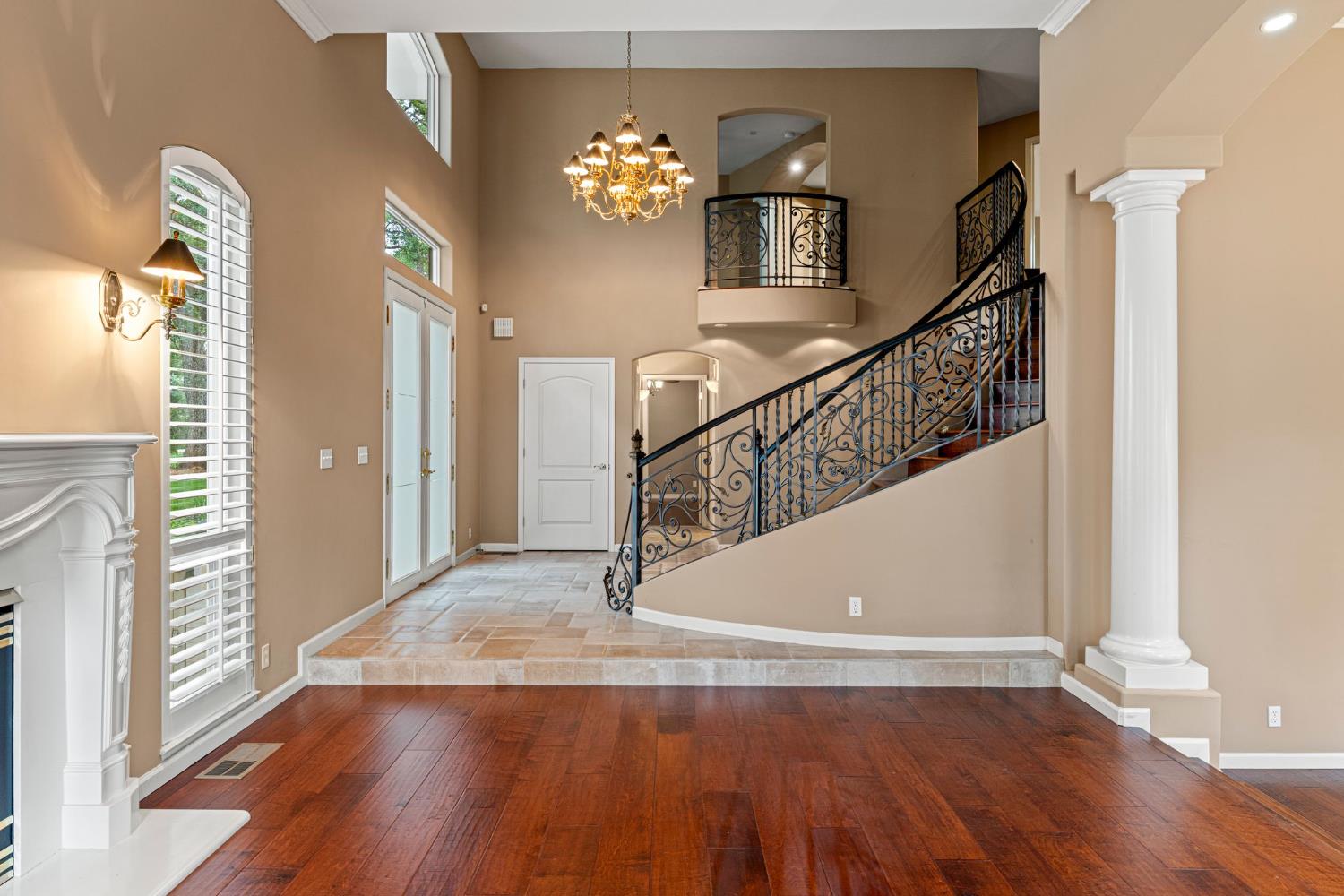2420 Loch Way