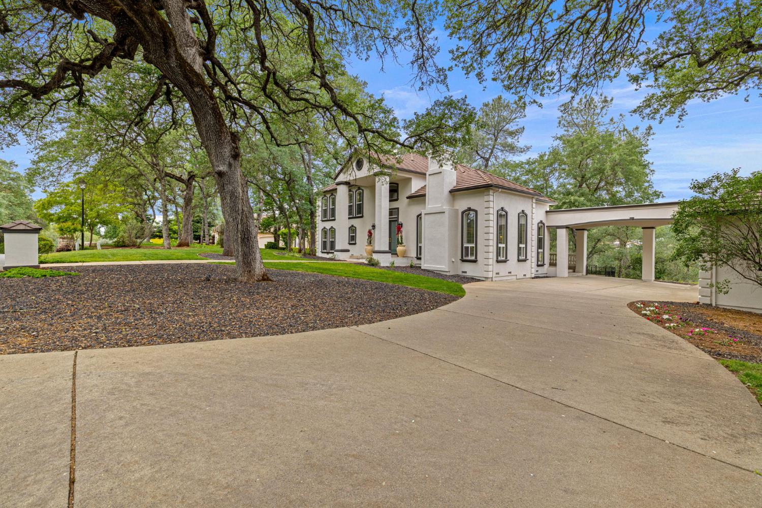 2420 Loch Way