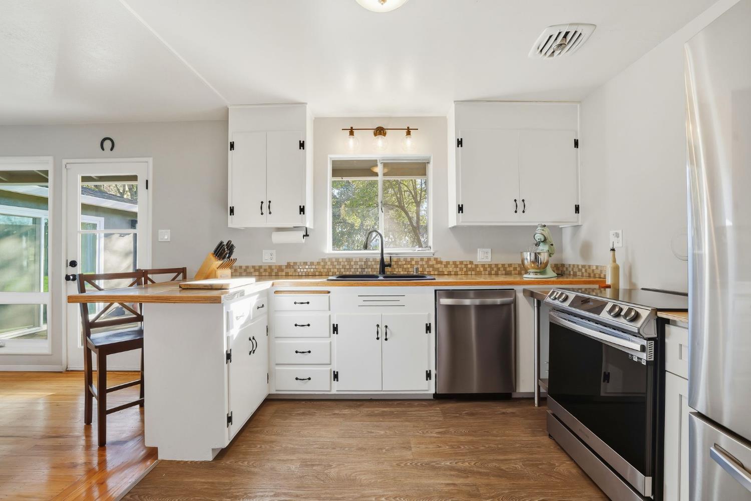 4604 Oxbow Drive