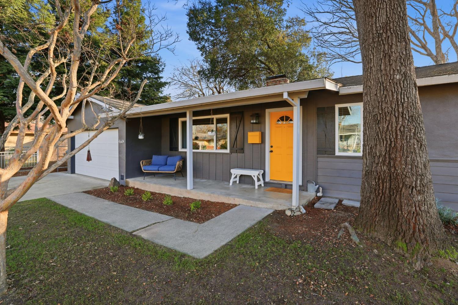 4604 Oxbow Drive
