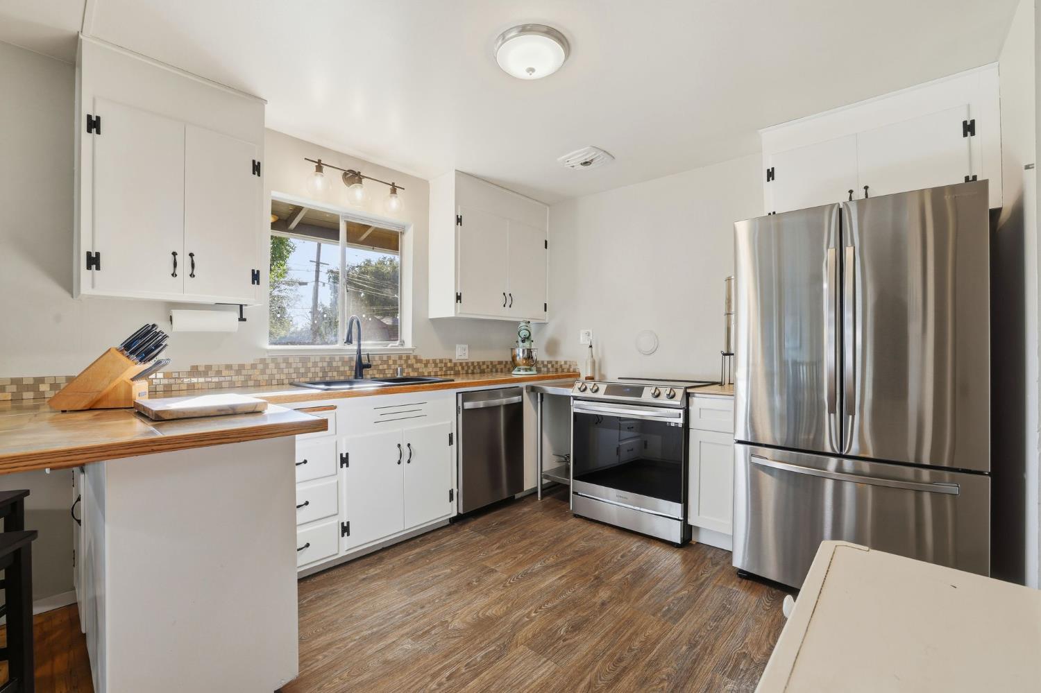 4604 Oxbow Drive