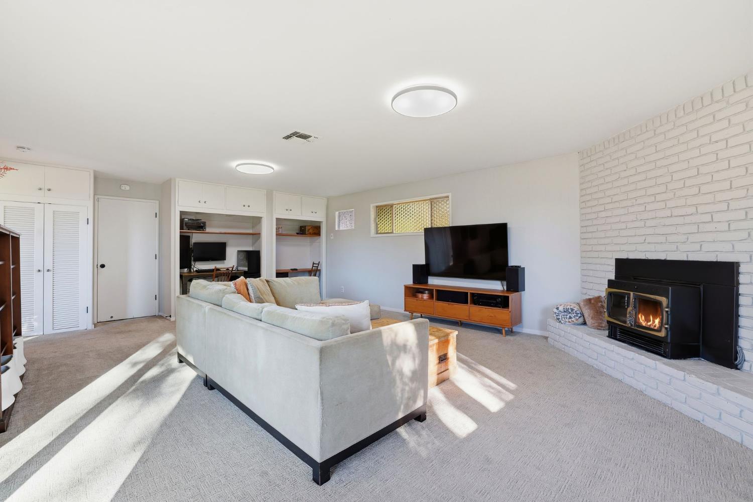 4604 Oxbow Drive