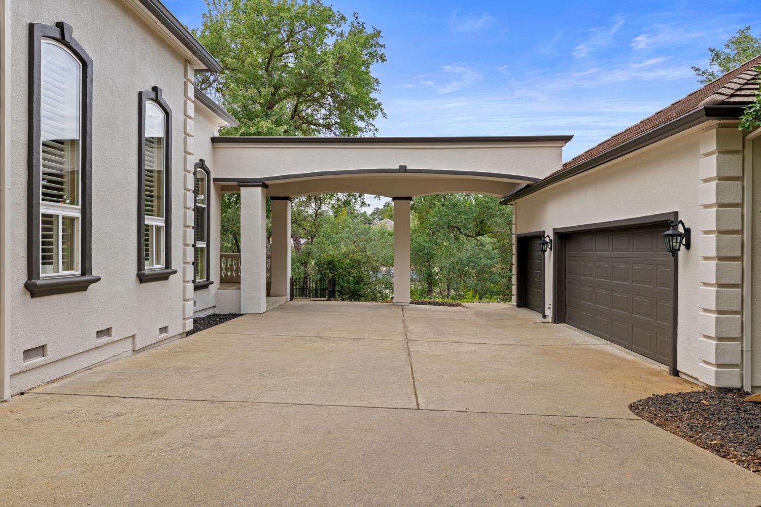 2420 Loch Way