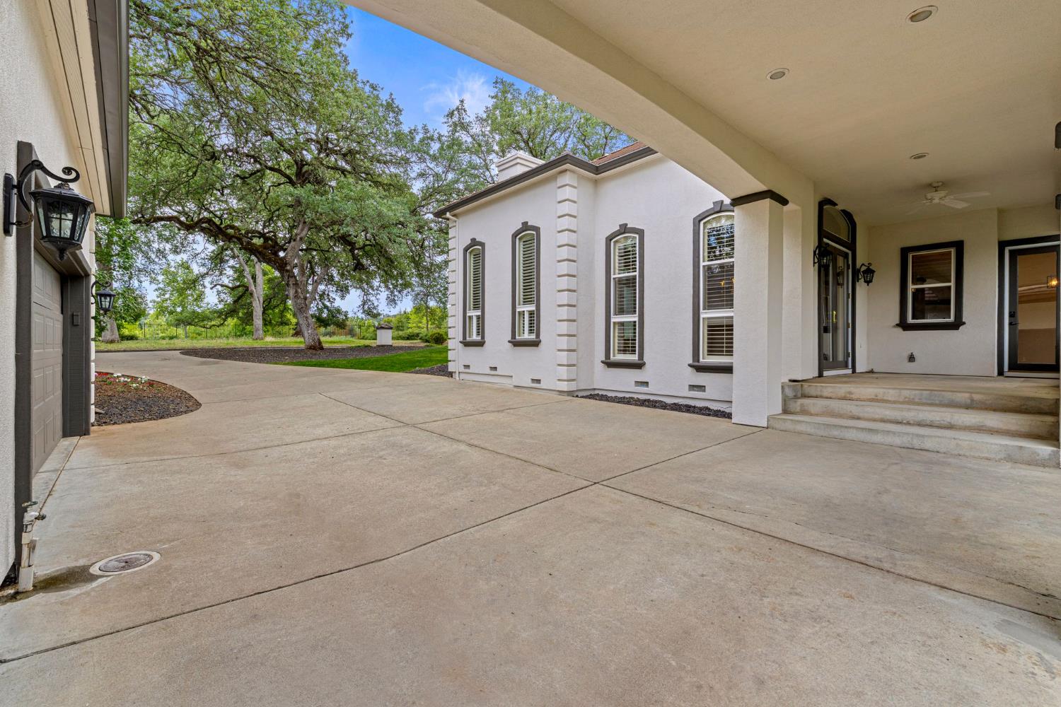 2420 Loch Way