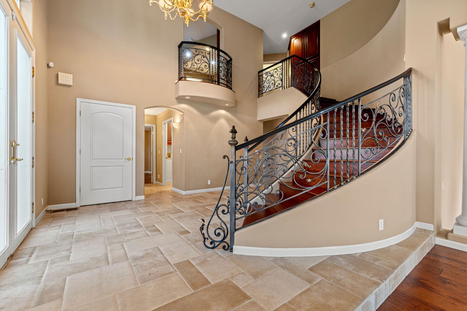 2420 Loch Way