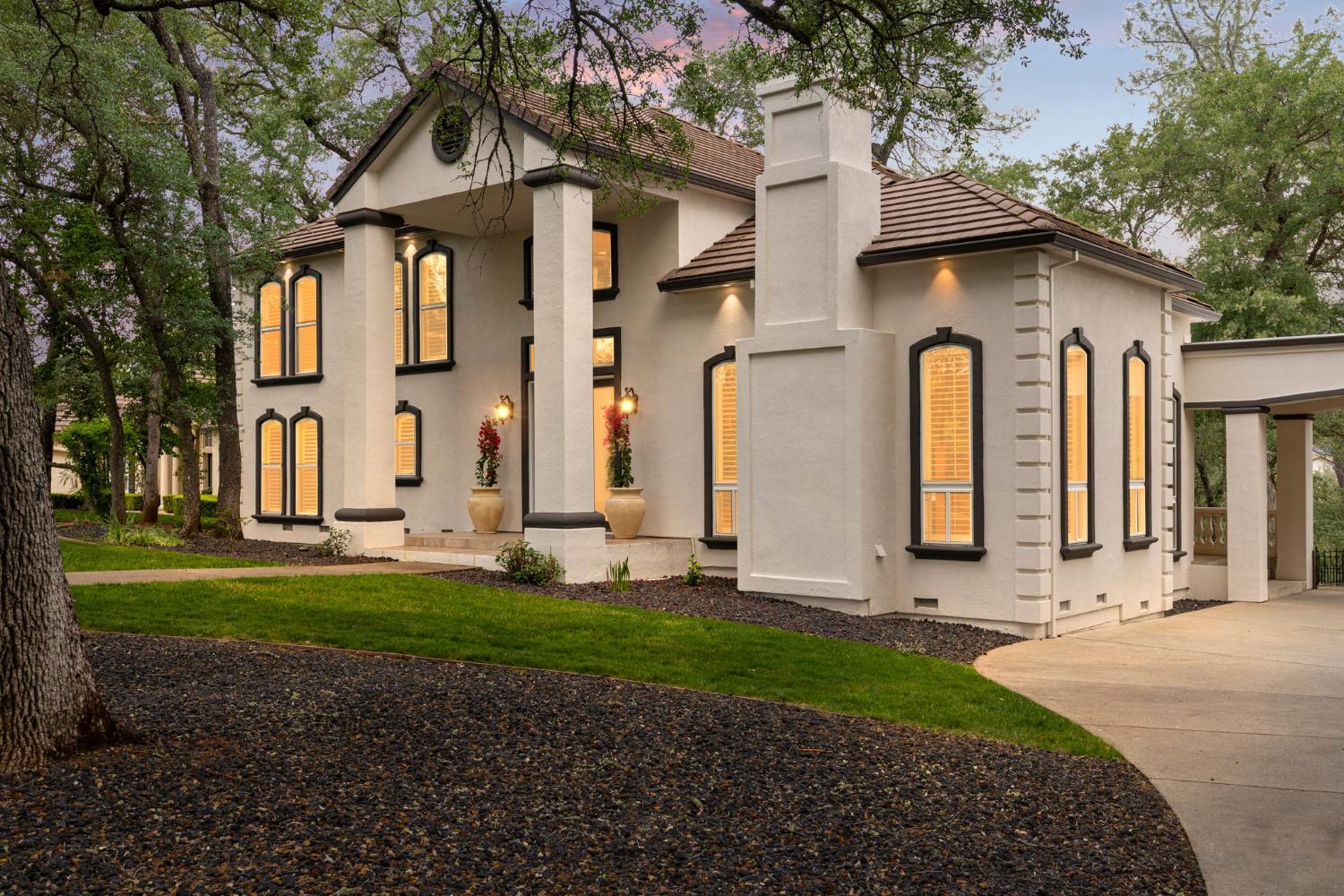 2420 Loch Way