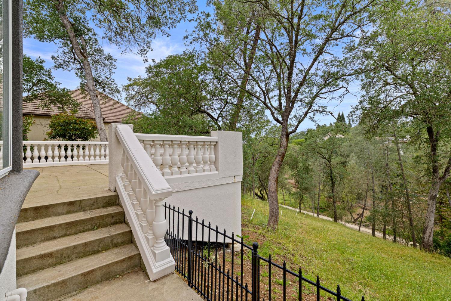 2420 Loch Way