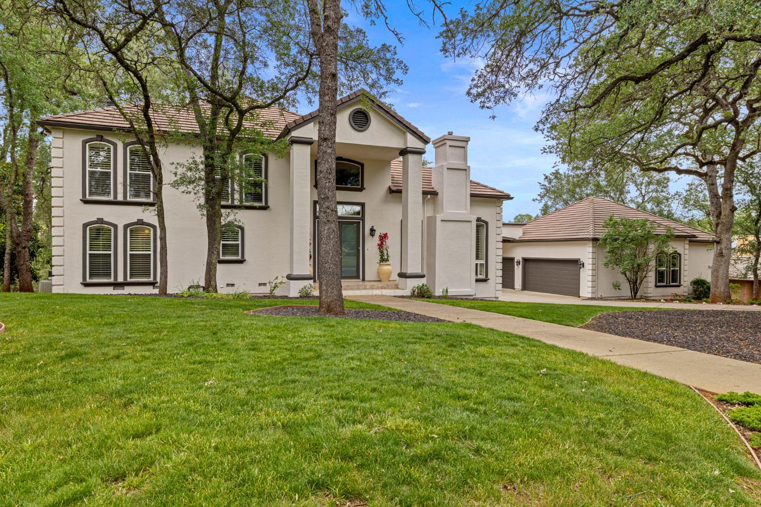 2420 Loch Way