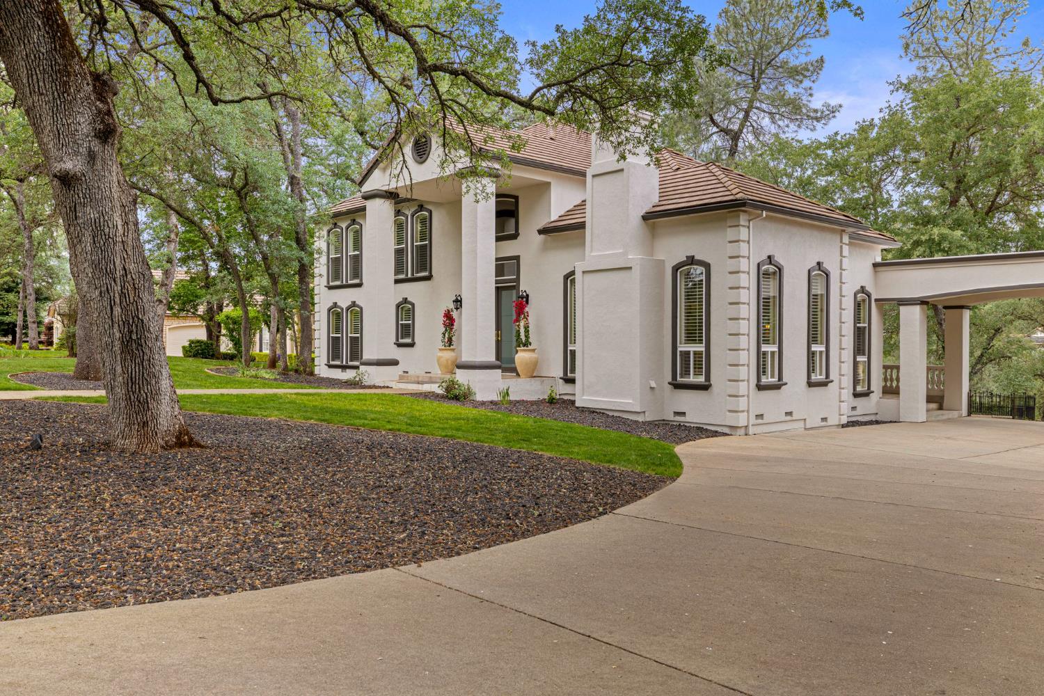 2420 Loch Way