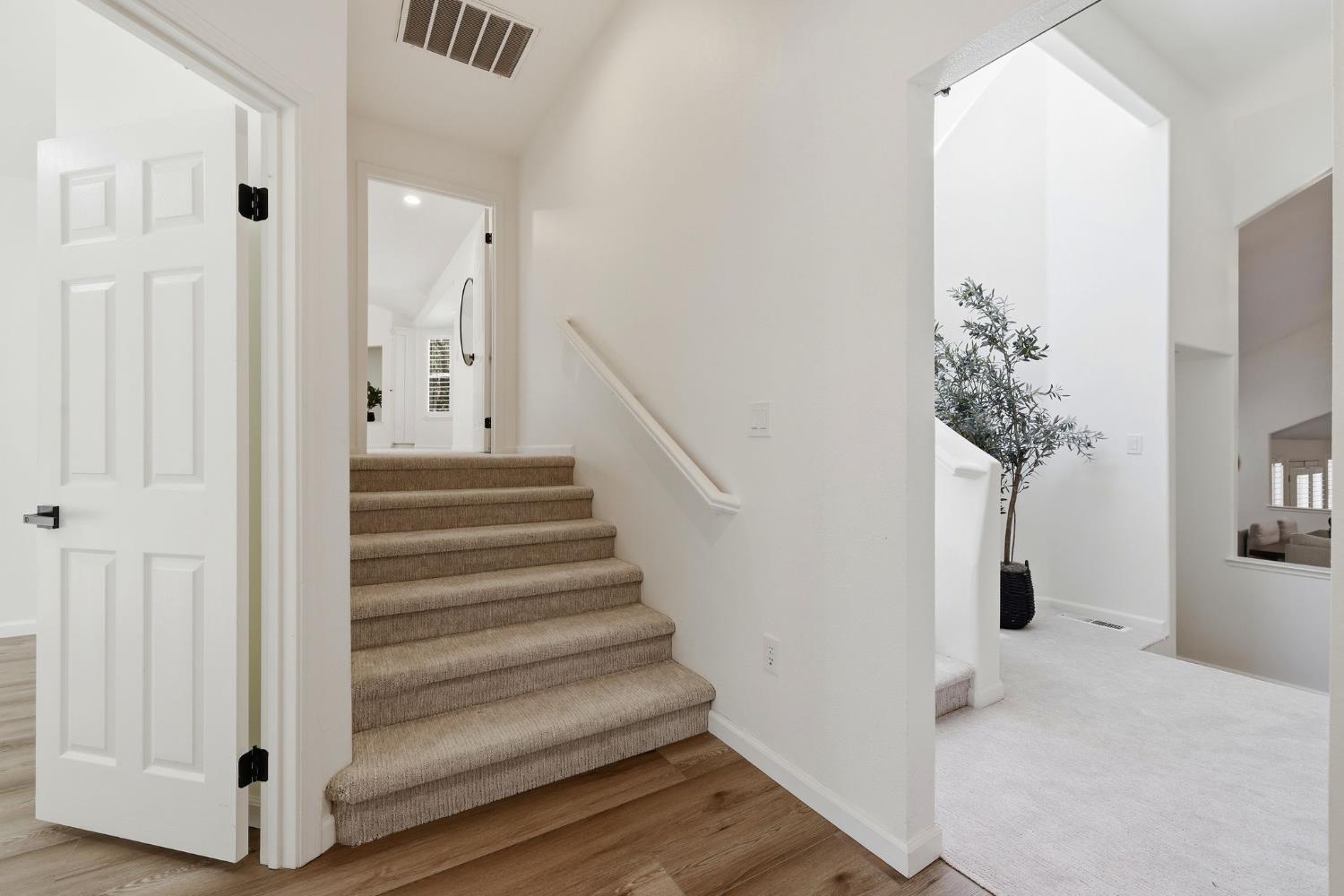 1712 Carnegie Way
