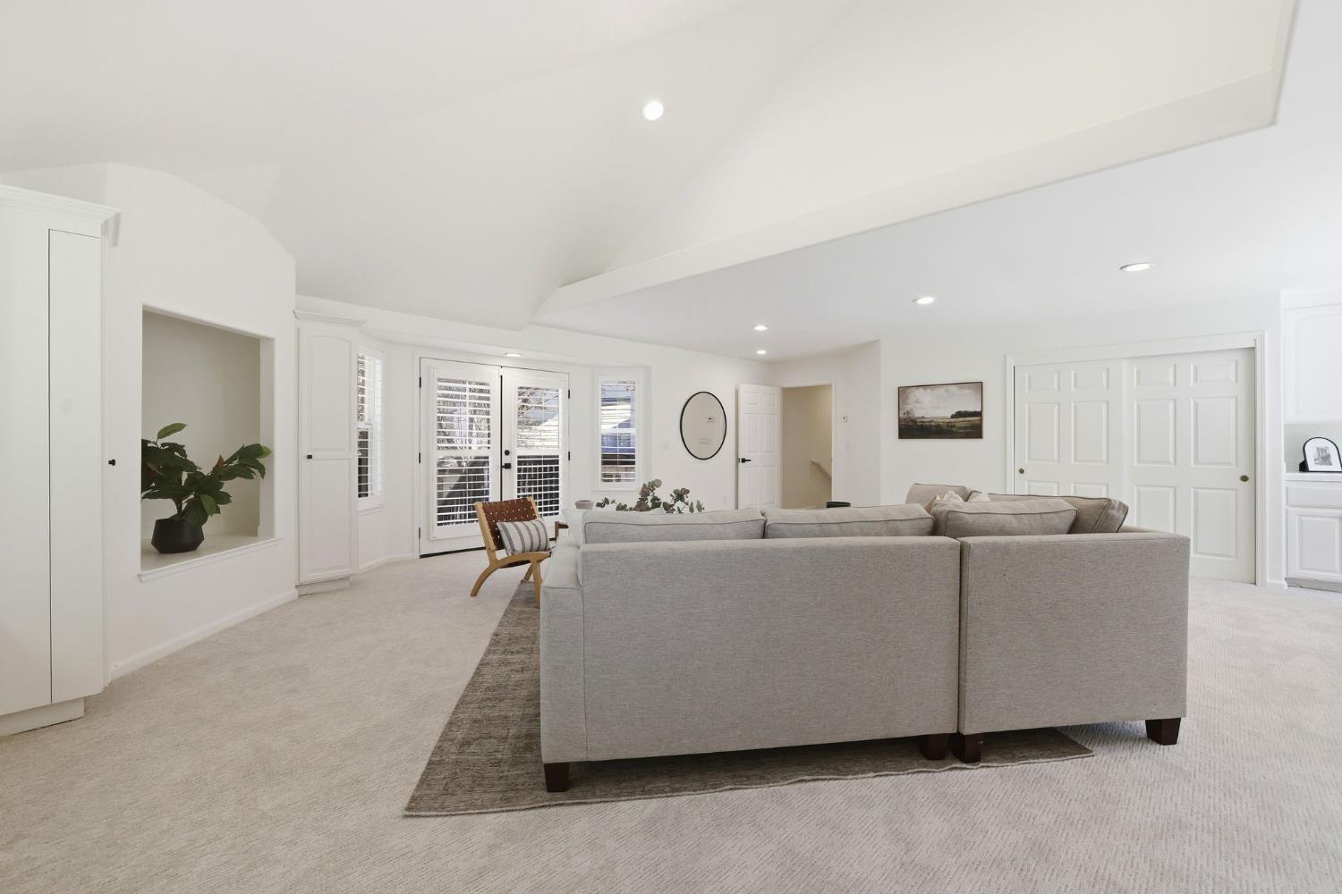 1712 Carnegie Way