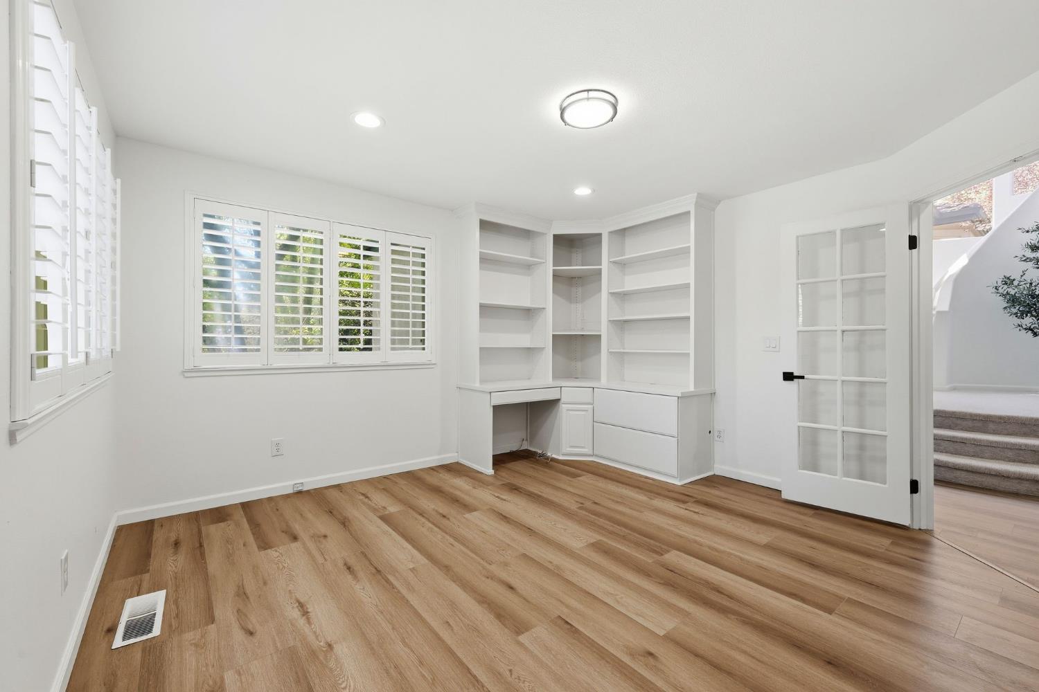 1712 Carnegie Way