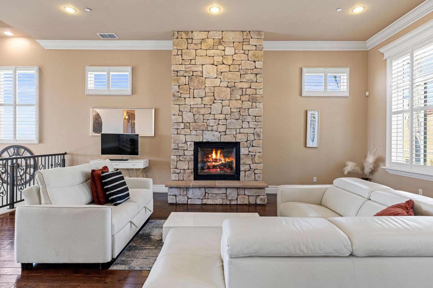 477 Serpa Way