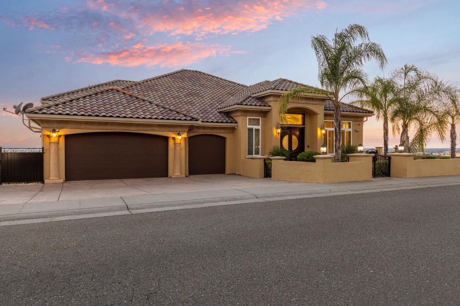 477 Serpa Way
