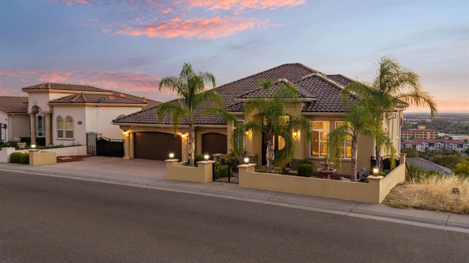 477 Serpa Way
