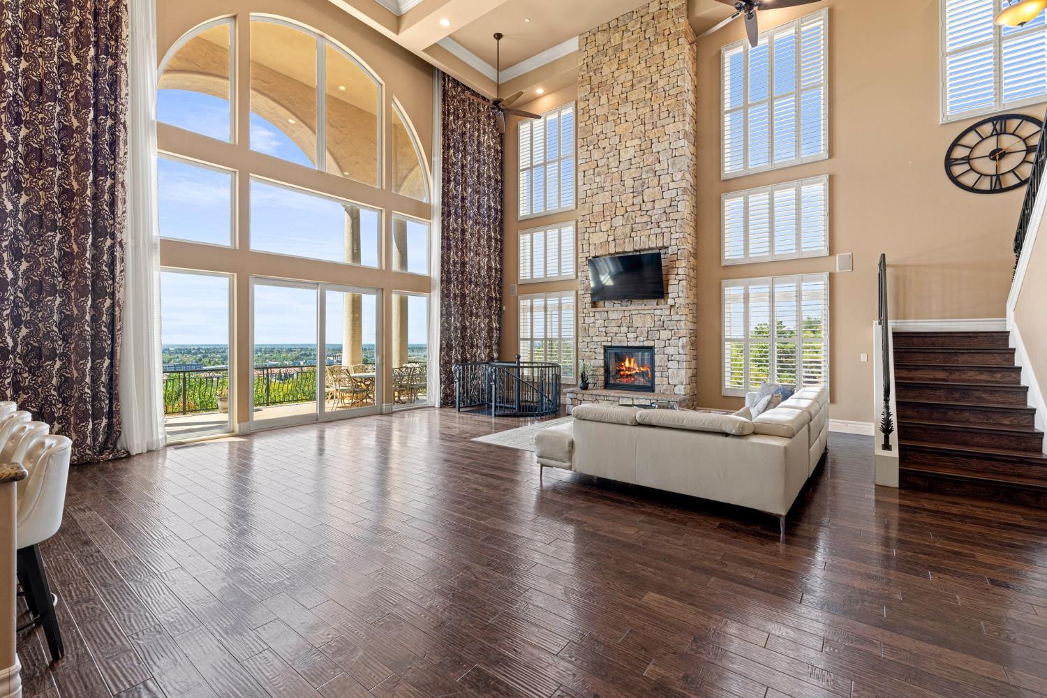 477 Serpa Way
