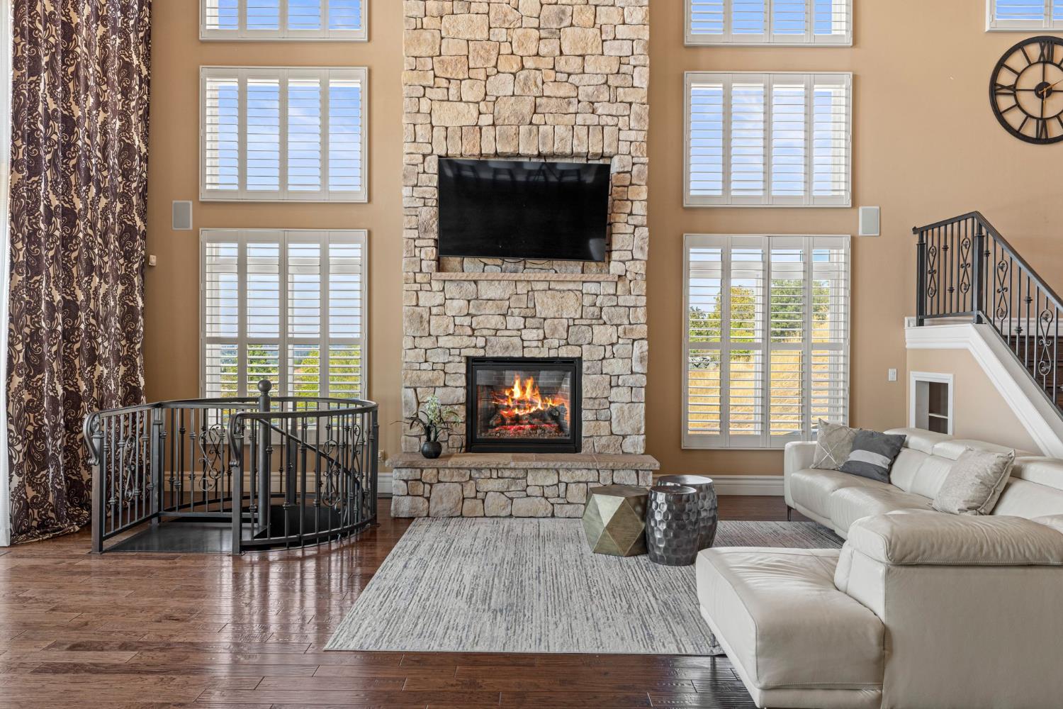 477 Serpa Way