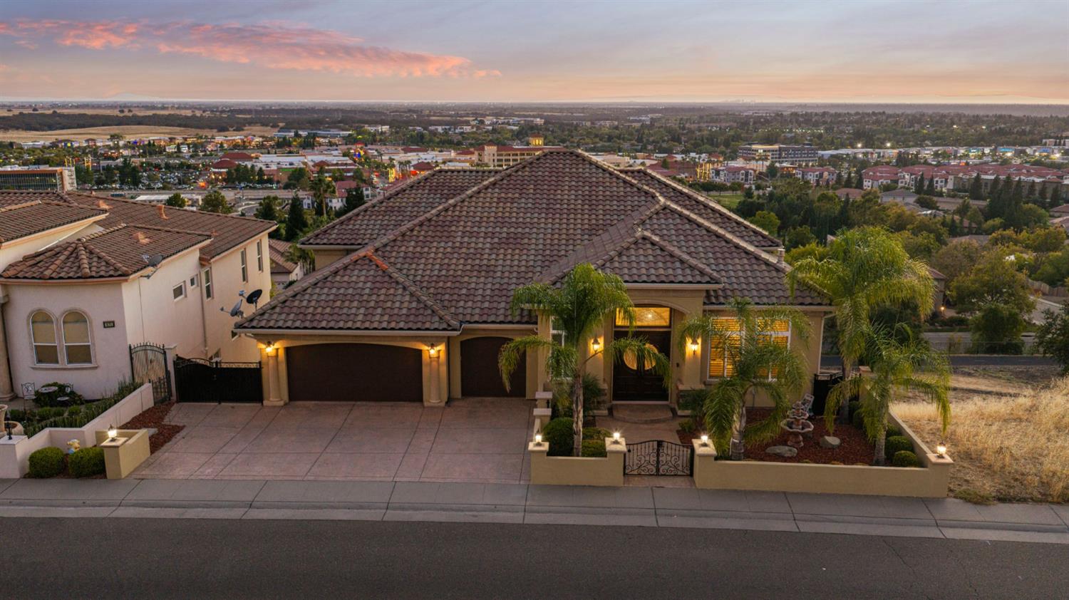 477 Serpa Way