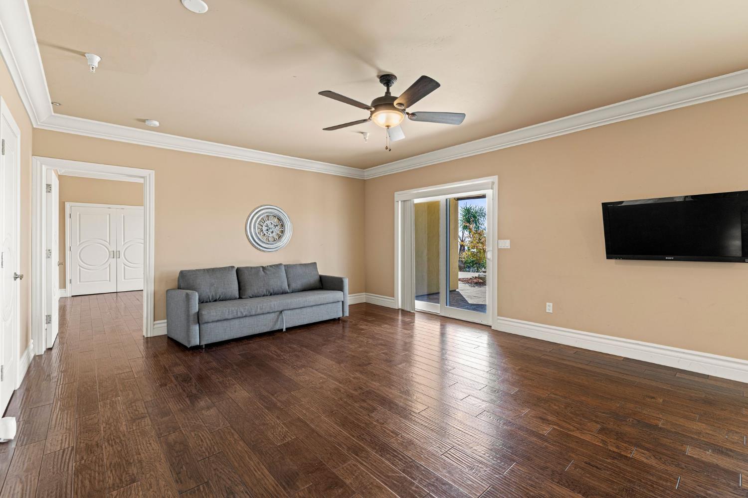 477 Serpa Way