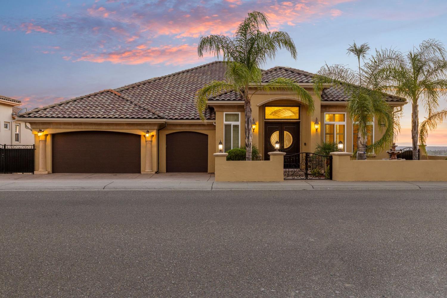 477 Serpa Way