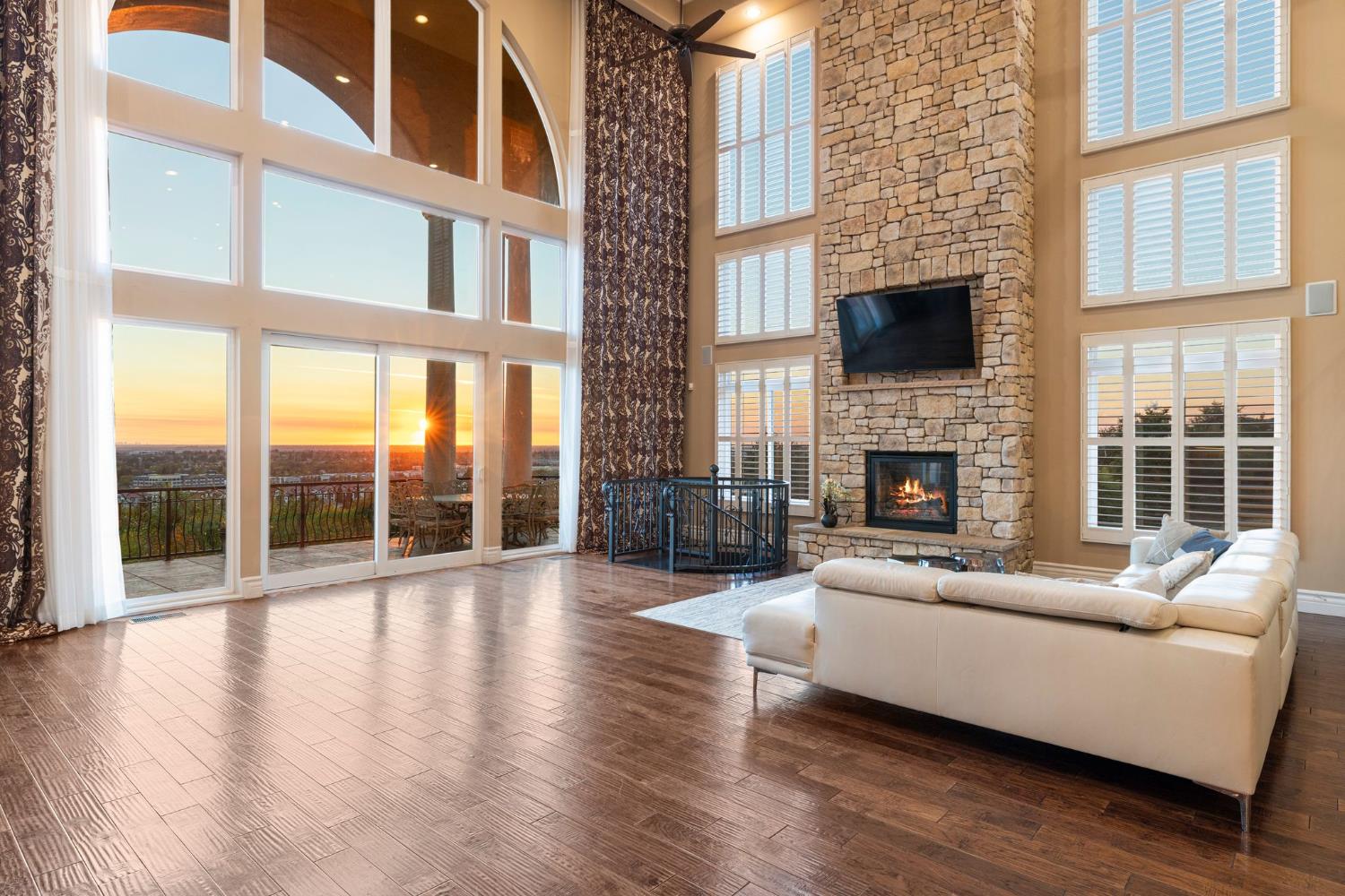 477 Serpa Way