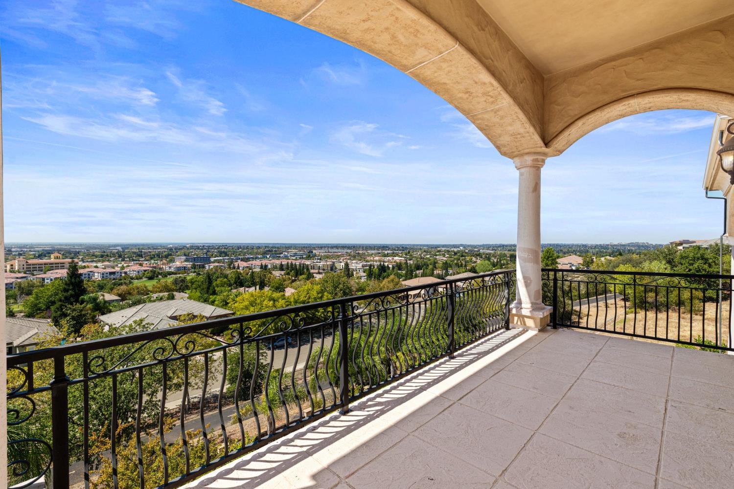477 Serpa Way