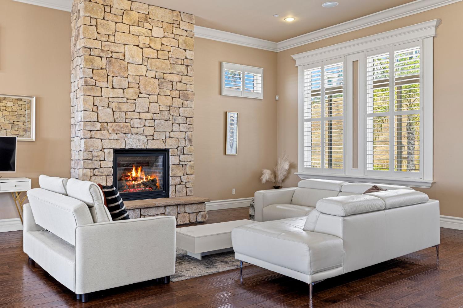 477 Serpa Way