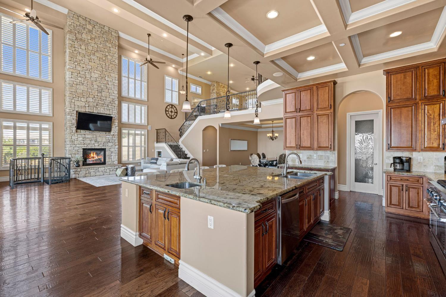 477 Serpa Way