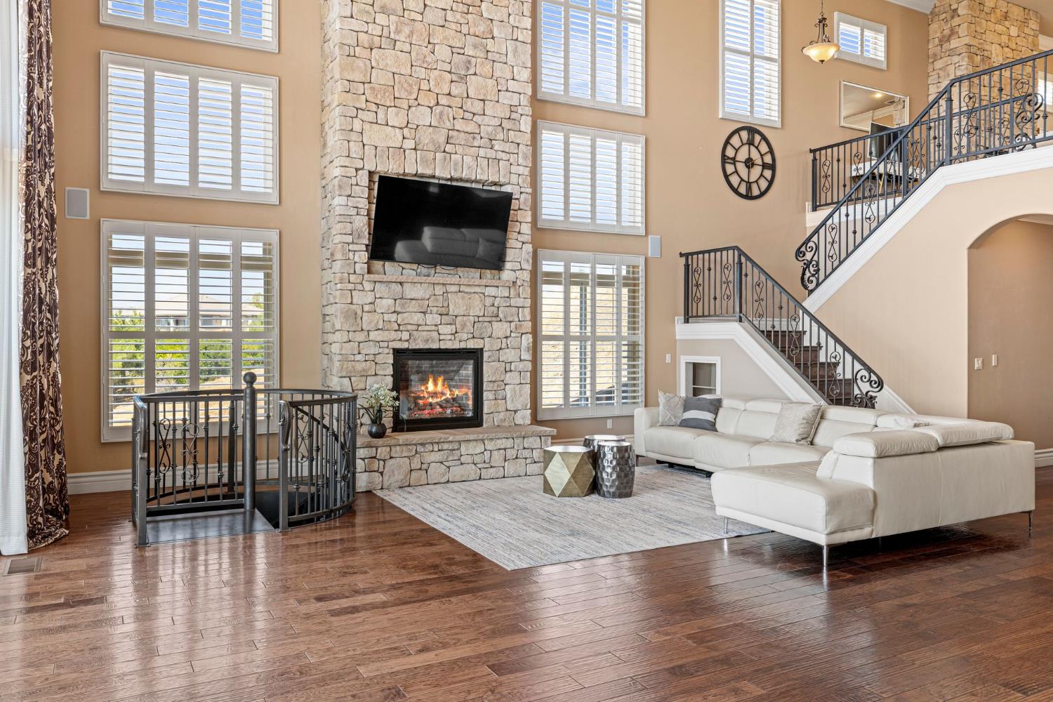 477 Serpa Way