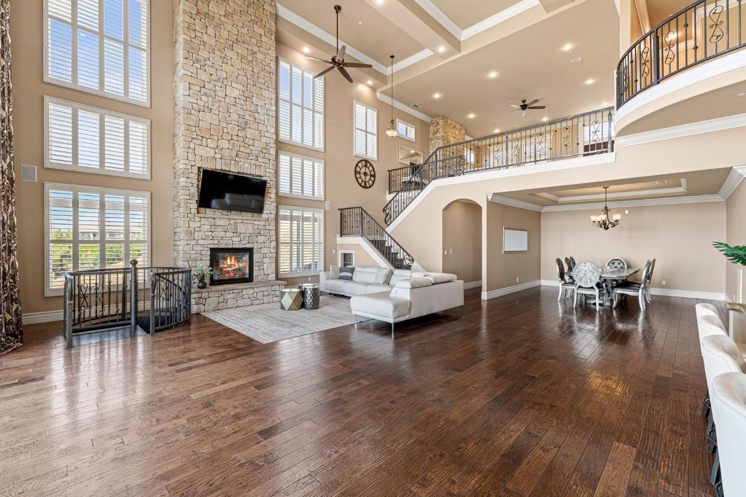477 Serpa Way